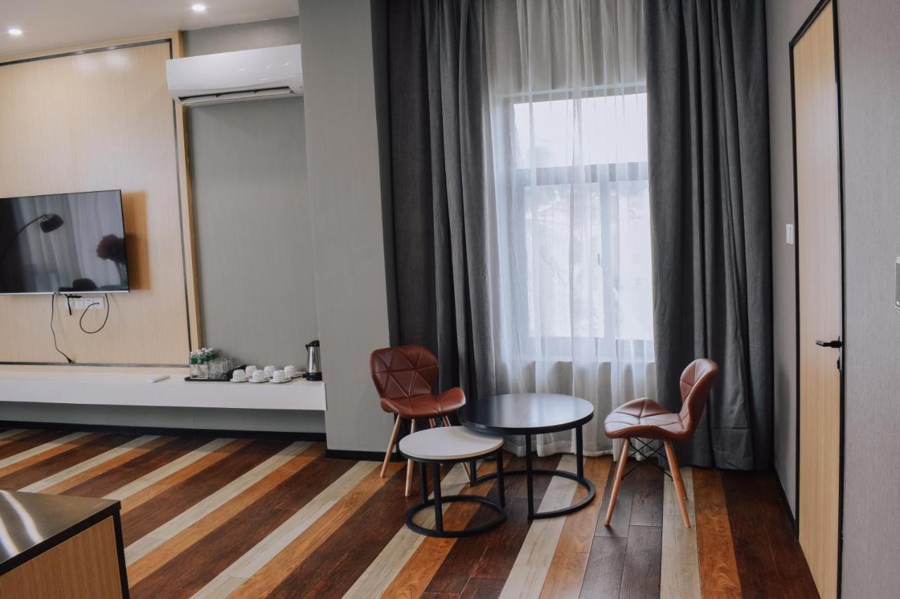 Fan'S Hotel Baybay Εξωτερικό φωτογραφία